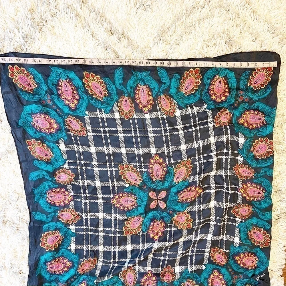 Diane Von Furstenberg | 100% Silk Paisley Scarf one Size